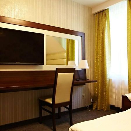 Maxima Hotel Wolanów Exteriér fotografie